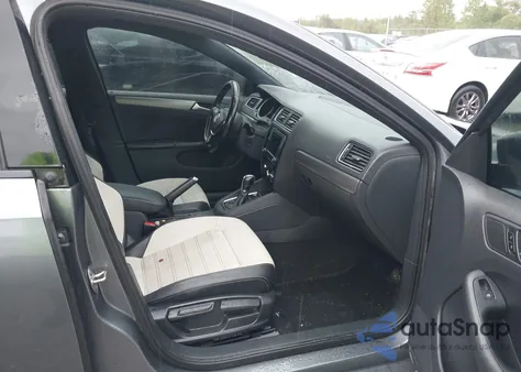 2016 Volkswagen Jetta 1.8T Sport z USA, uszkodzony, nr VIN 3VWD17AJ0GM367838